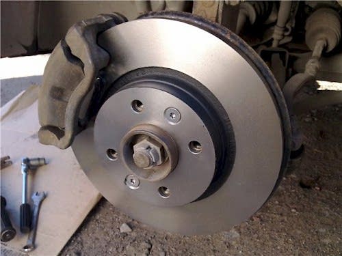 замена передних тормозных дисков