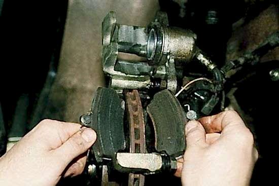 замена передних колодок на новые